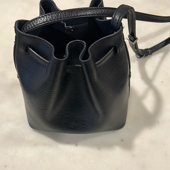 Matt & Nat Black Crossbody Bag with Sleek Design - Picture 3 of 7